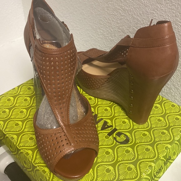 Gianni Bini Brown Sandals size 10 - Picture 3 of 4